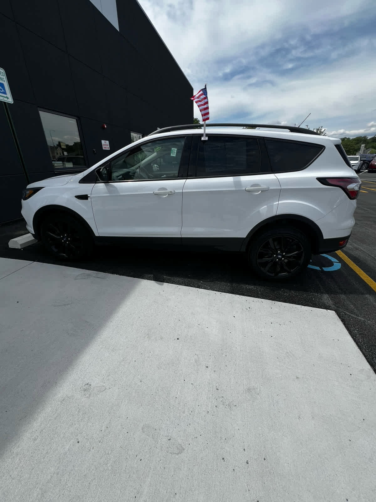 Used 2018 Ford Escape SEL w/ SEL Sport Appearance Package FWD image 2