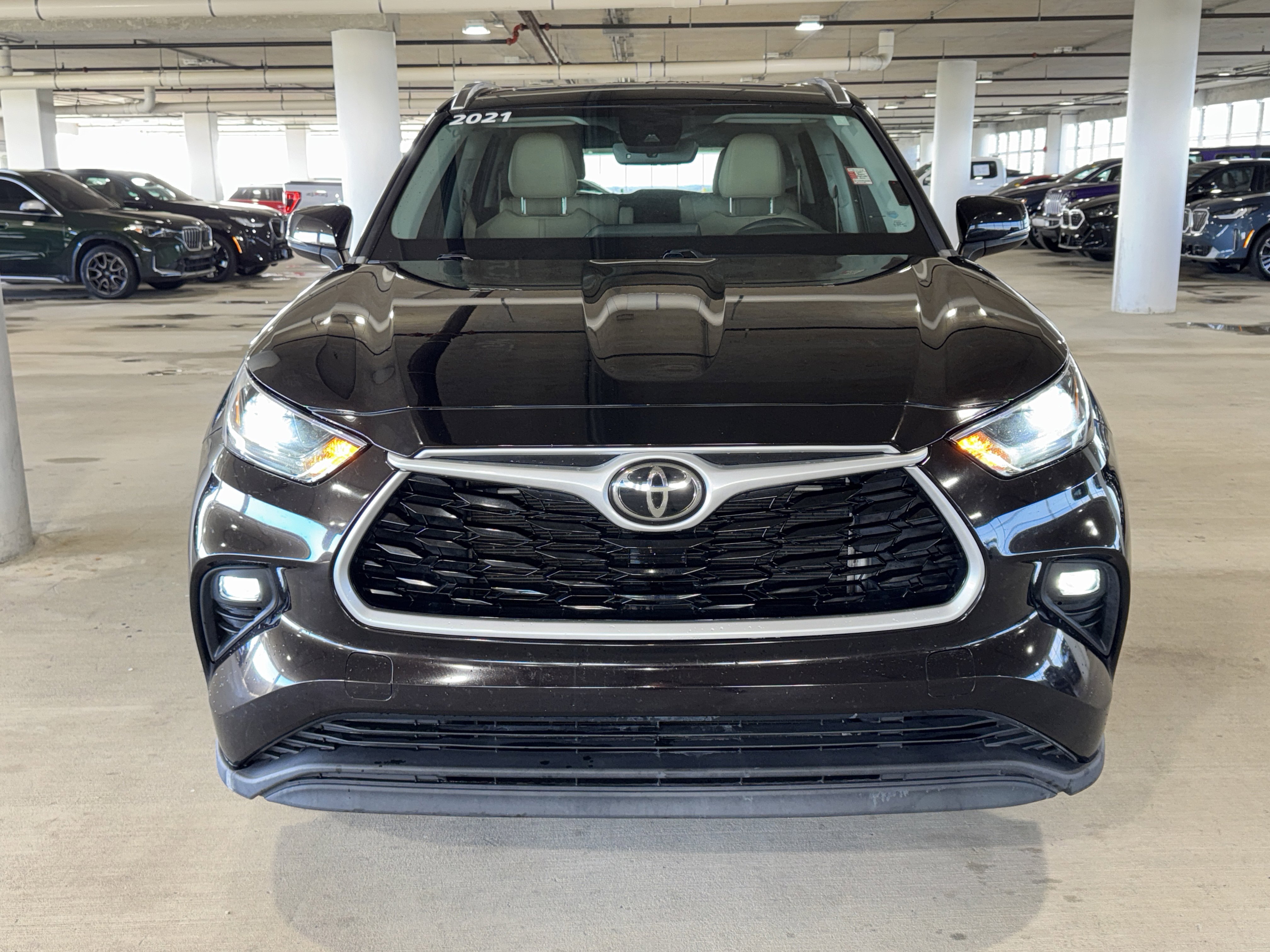Used 2021 Toyota Highlander XLE image 3