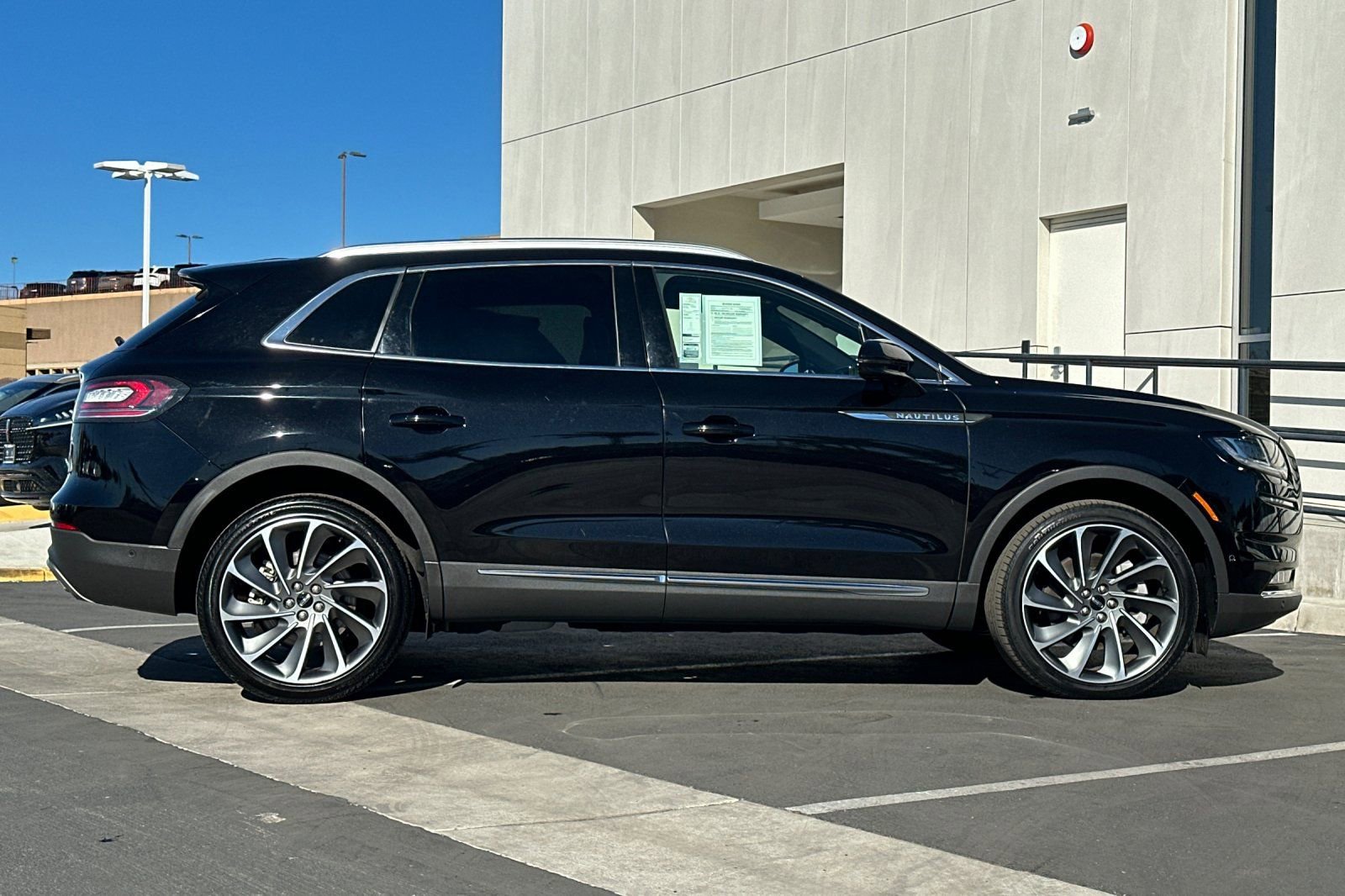 Used 2023 Lincoln Nautilus Reserve w/ Equipment Group 202A image 2