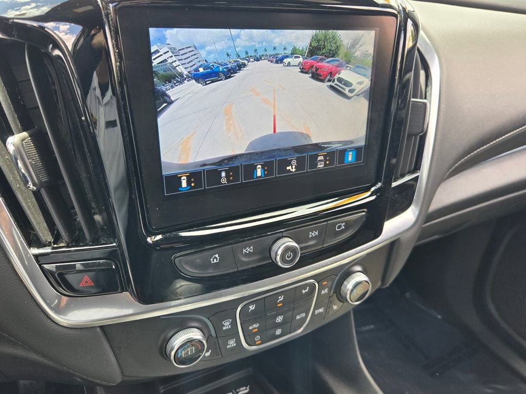 Used 2023 Chevrolet Traverse LT FWD image 23
