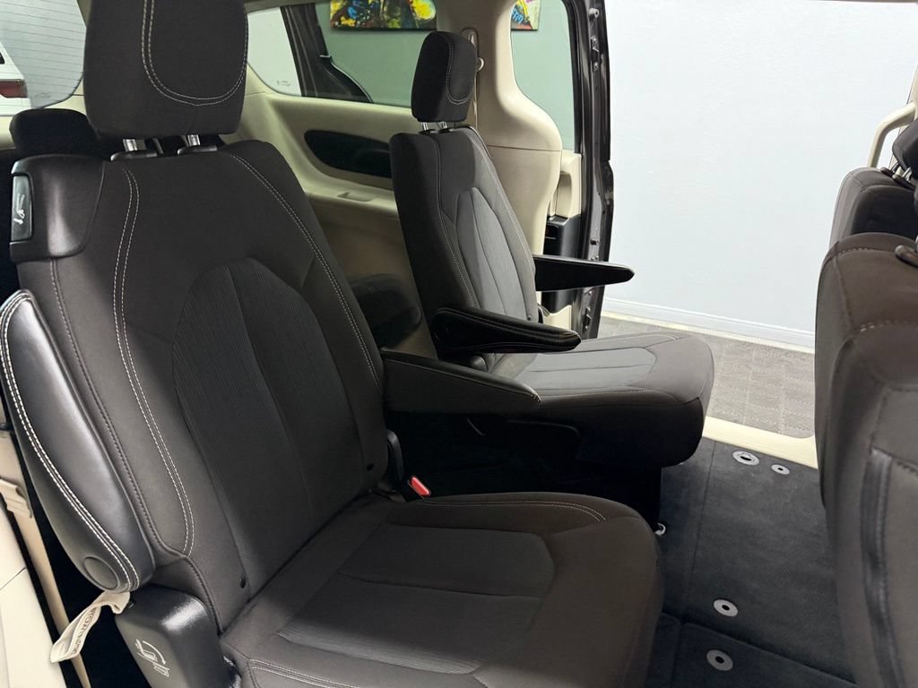 Used 2023 Chrysler Voyager LX FWD image 44