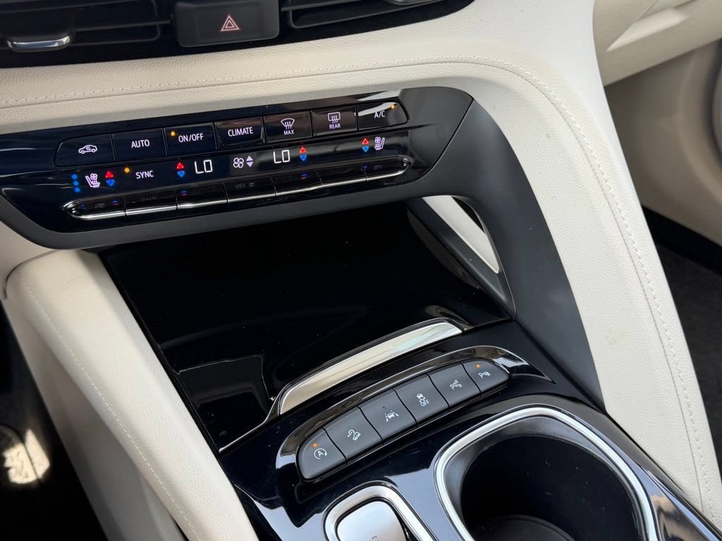 Certified 2022 Buick Envision Avenir w/ Technology Package II AWD/4WD image 26