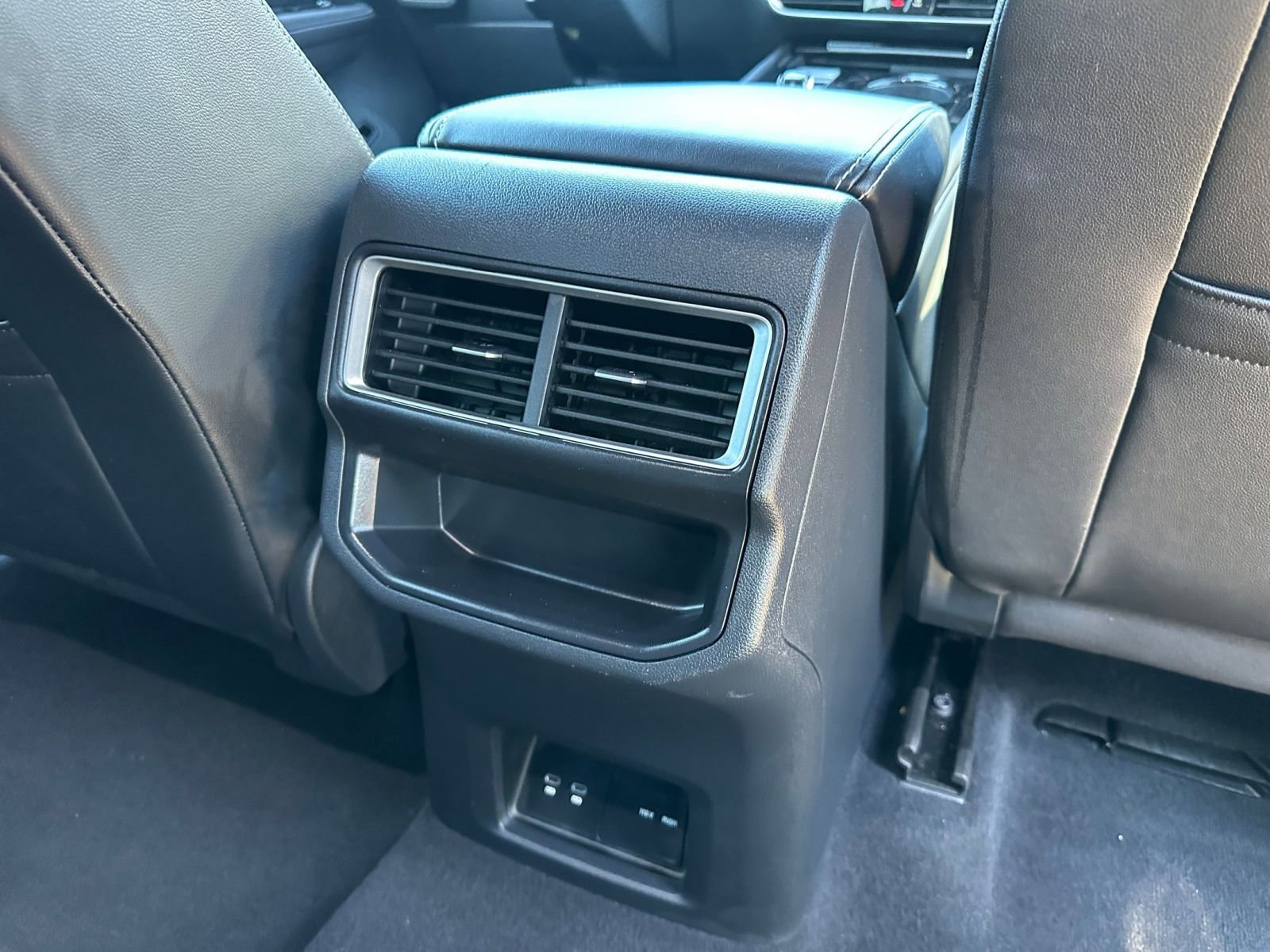 Used 2025 Volkswagen Atlas Cross Sport SE image 24