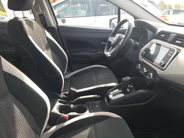 Used 2022 Nissan Versa SV FWD image 6