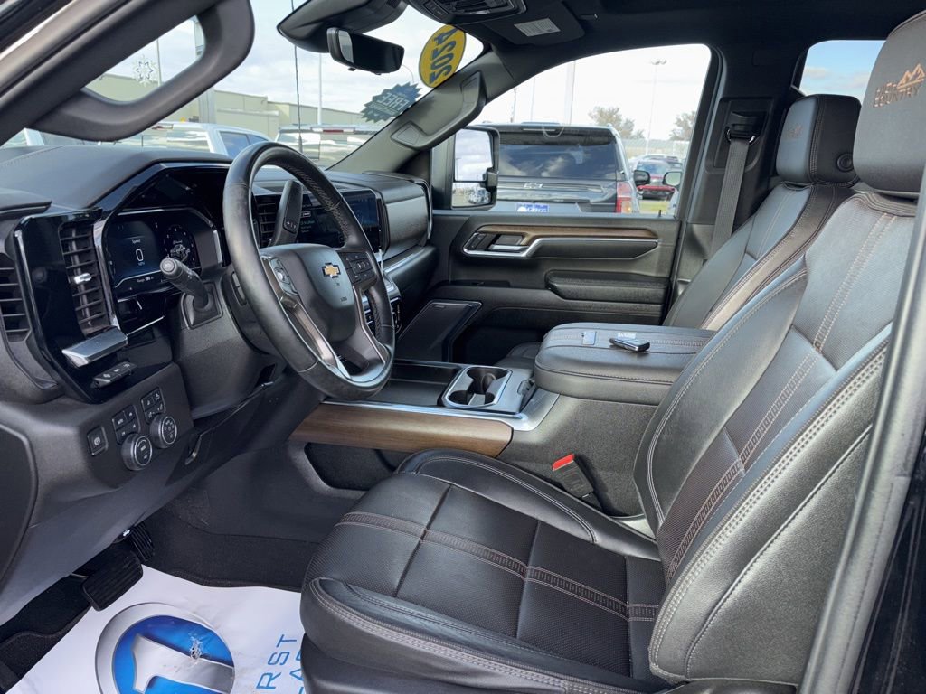 Used 2024 Chevrolet Silverado 2500 High Country w/ High Country Premium Package AWD/4WD image 16