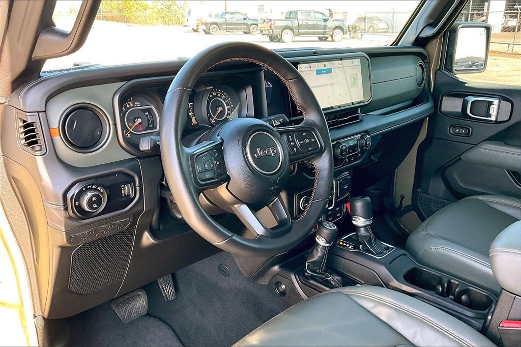 Used 2025 Jeep Gladiator Mojave image 14