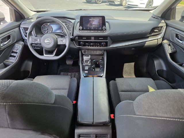 Used 2024 Nissan Rogue SV FWD image 8