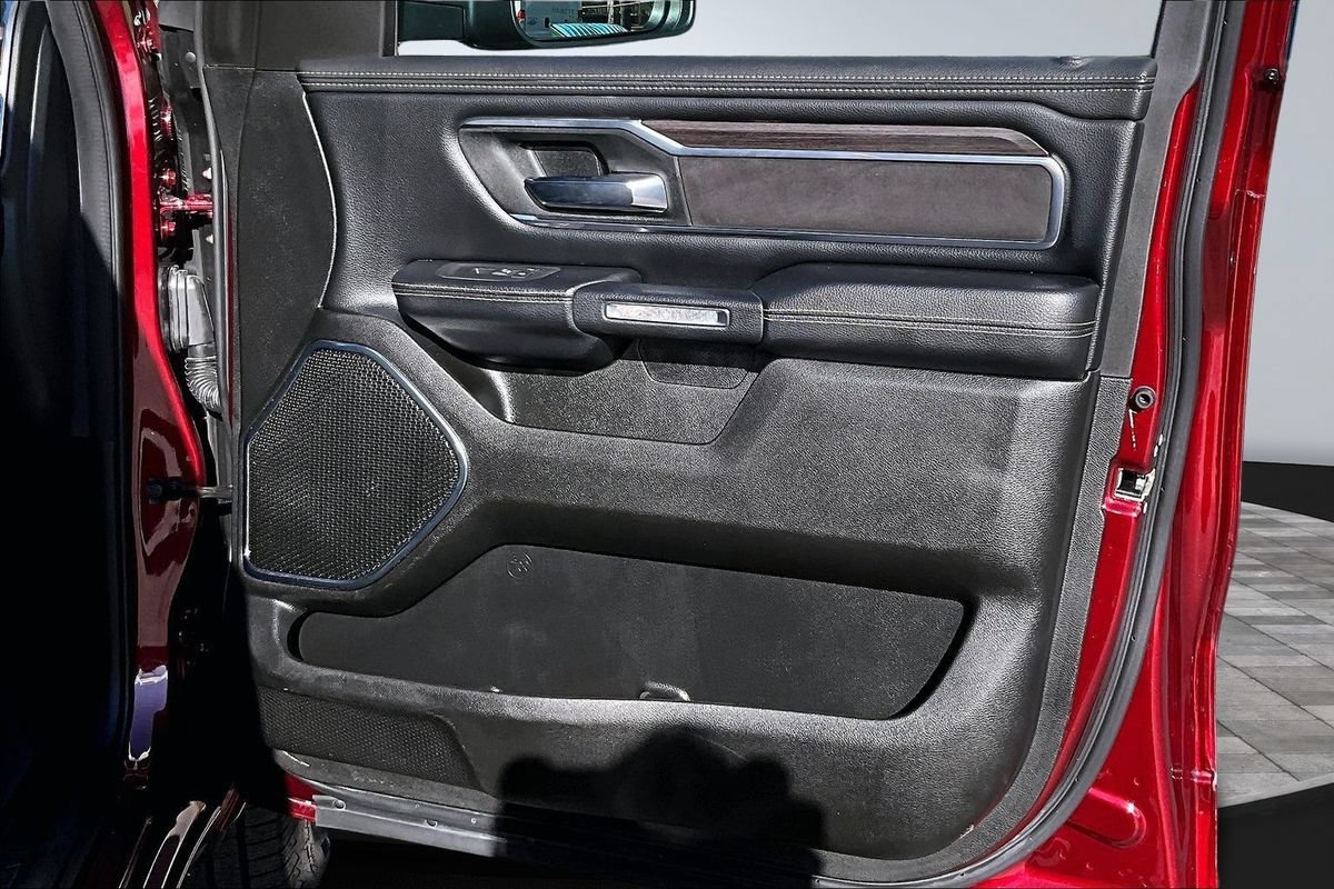 Used 2025 RAM 1500 Laramie AWD/4WD image 29