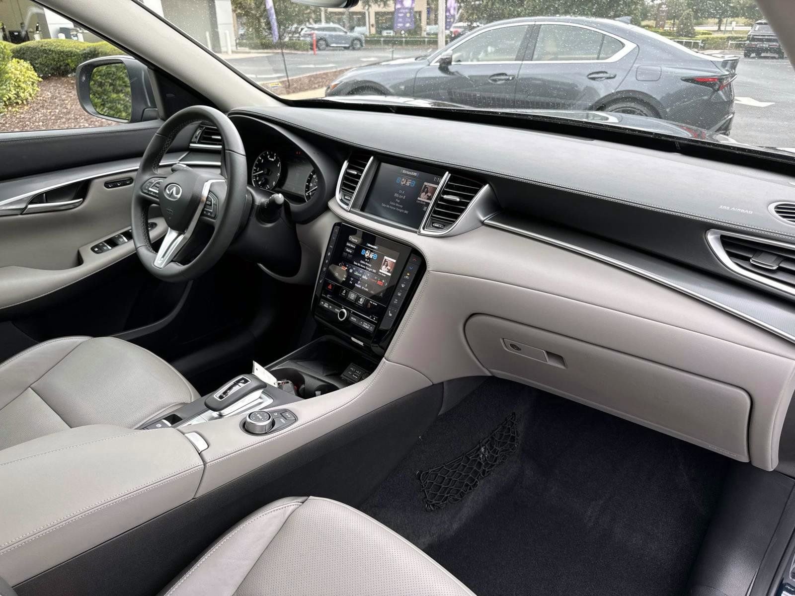 Certified 2025 INFINITI QX50 Luxe w/ Accent Package image 16