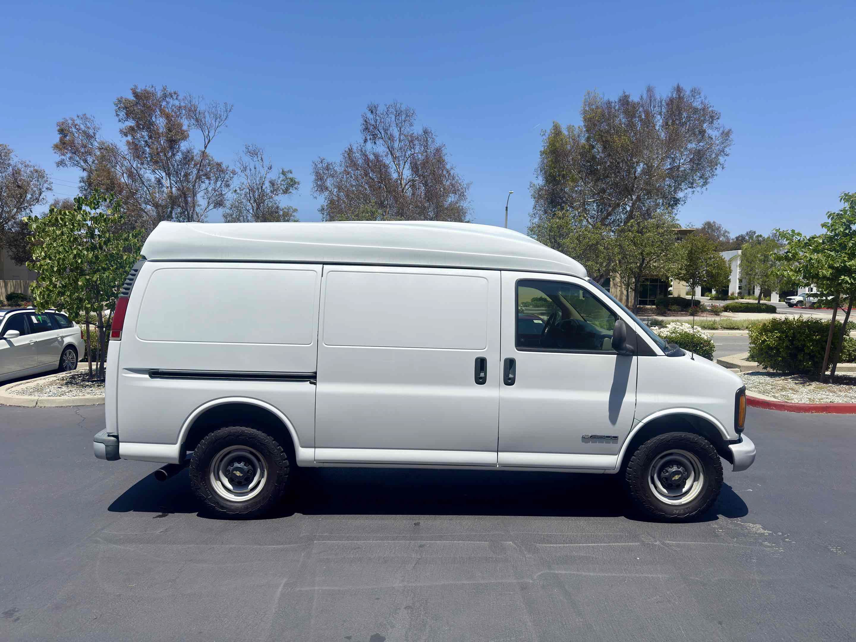 Used 2001 Chevrolet Express 3500 w/ Convenience Pkg 1 RWD image 9