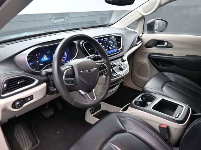 Used 2023 Chrysler Pacifica Touring-L FWD image 15
