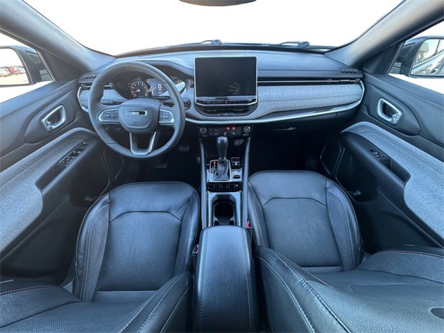 Used 2023 Jeep Compass Latitude image 10