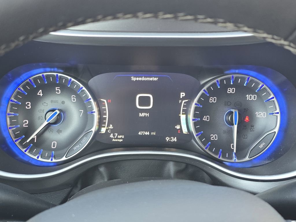 Used 2024 Chrysler Pacifica Touring-L image 15