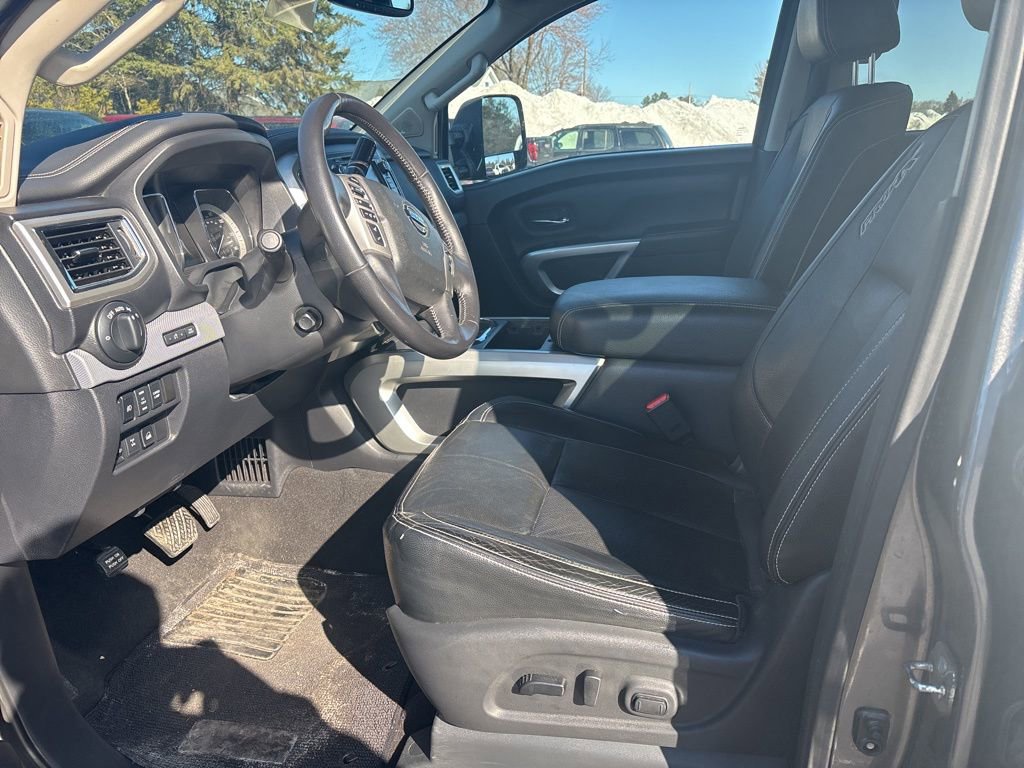Used 2019 Nissan Titan PRO-4X w/ Pro-4x Convenience Package image 10