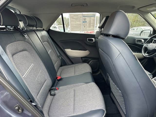 Used 2021 Hyundai Venue image 22