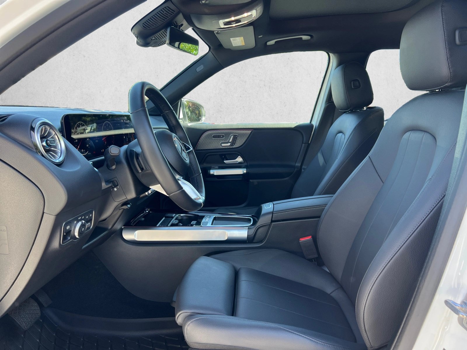 Certified 2026 Mercedes-Benz GLB 250 4MATIC image 11