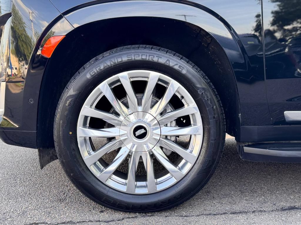 Used 2024 Cadillac Escalade ESV Premium Luxury AWD/4WD image 11