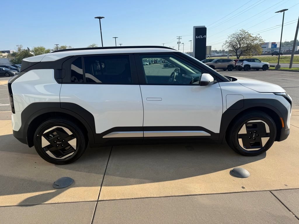 New 2027 Kia EV3 Wind FWD image 8