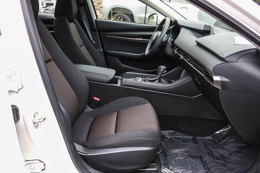 Used 2020 MAZDA MAZDA3 Sedan FWD image 16