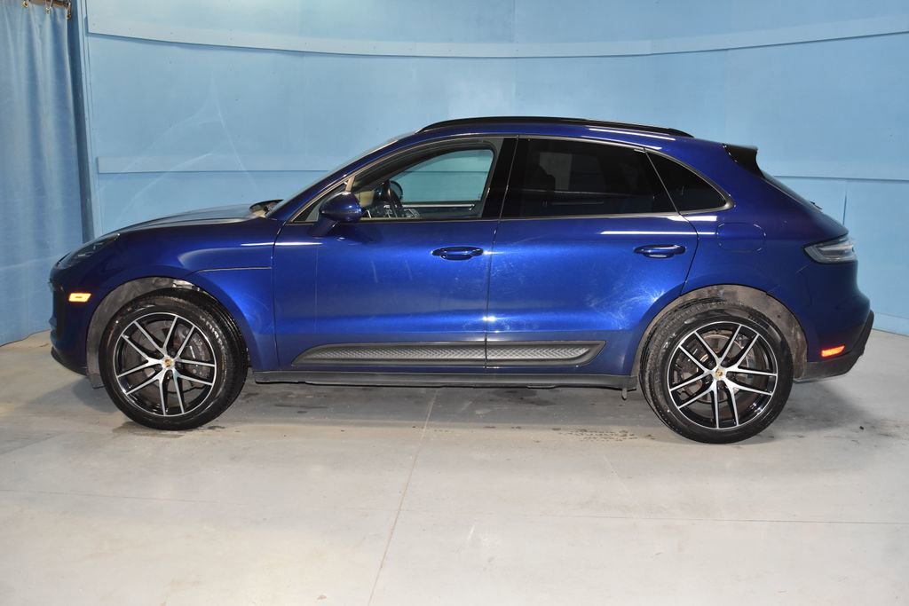Certified 2024 Porsche Macan image 2