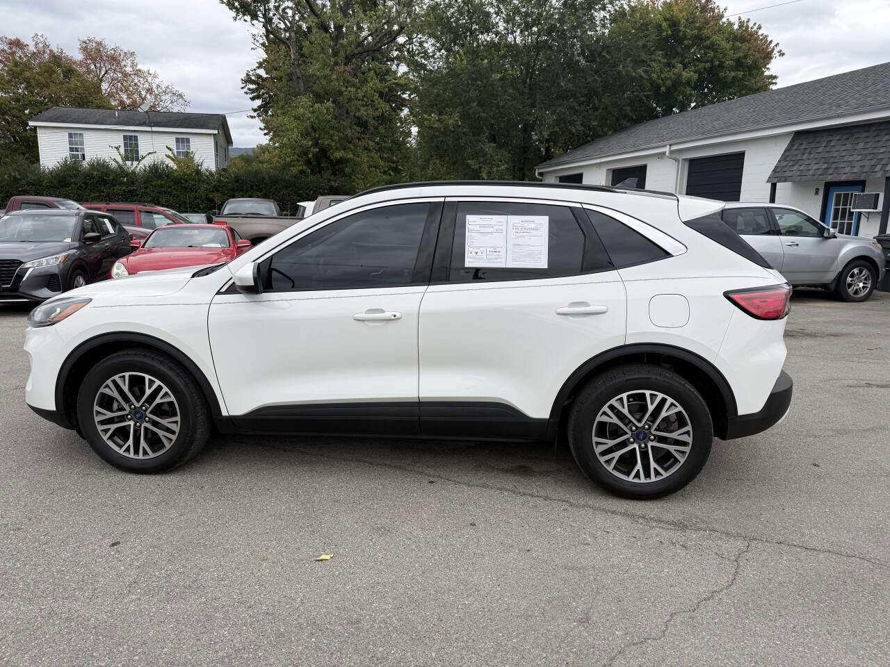 Used 2020 Ford Escape SEL image 9