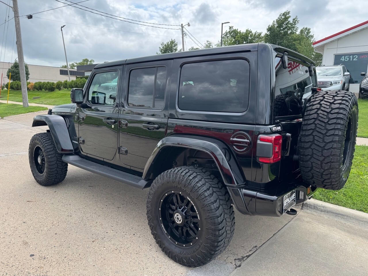 Used 2021 Jeep Wrangler Unlimited Sahara image 3