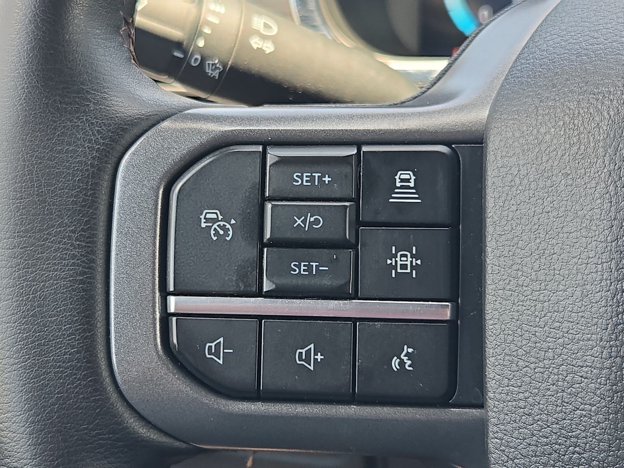 Used 2025 Ford F150 Lariat AWD/4WD image 19
