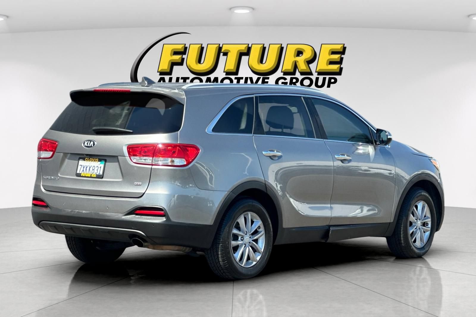 Used 2017 Kia Sorento FWD w/ LX Convenience Package image 4