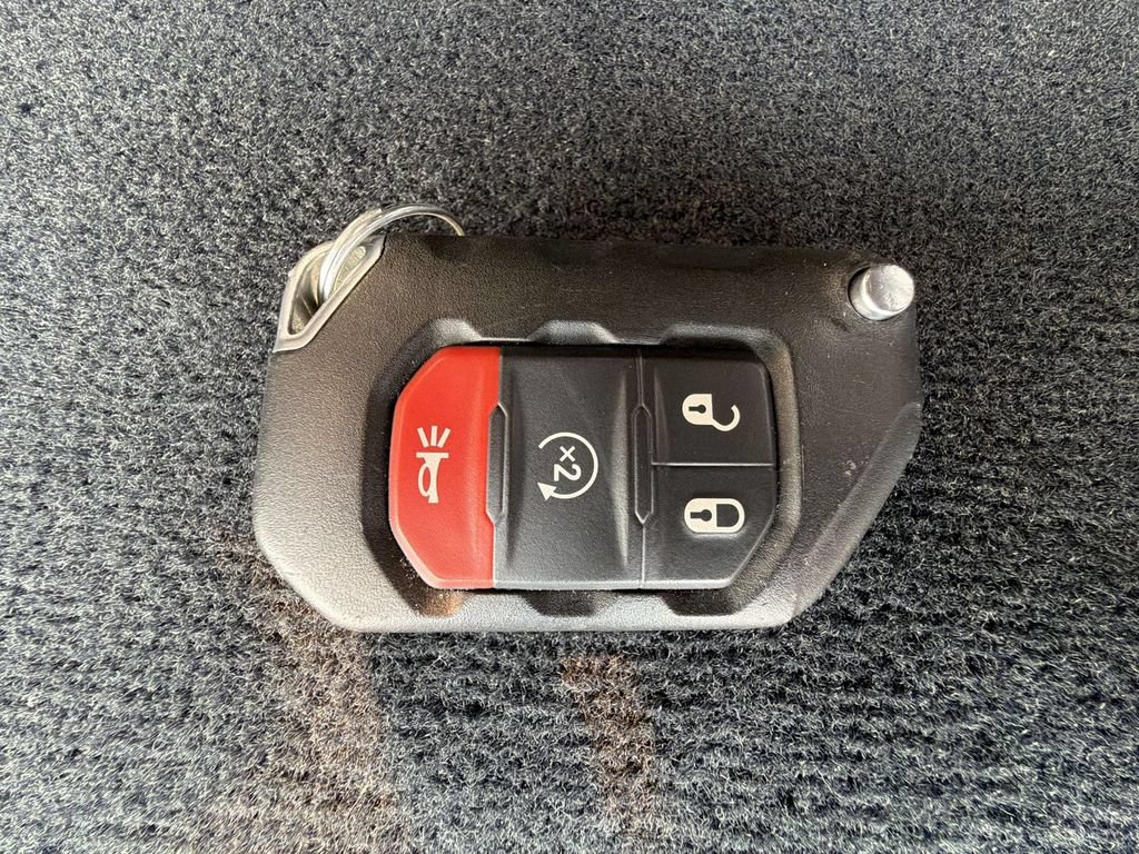 Used 2018 Jeep Wrangler Unlimited Sahara AWD/4WD image 28