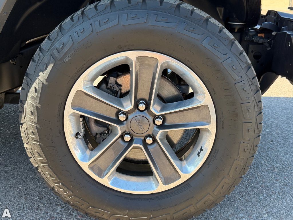 Used 2019 Jeep Wrangler Unlimited Sahara AWD/4WD image 10