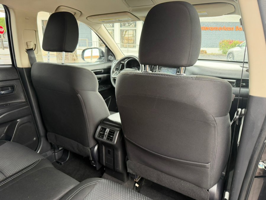 Used 2020 Mitsubishi Outlander SE AWD/4WD image 14