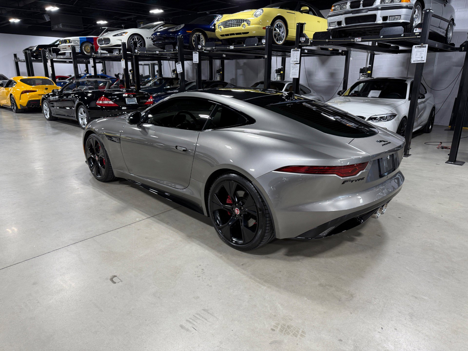 Used 2021 Jaguar F-TYPE R-Dynamic image 5