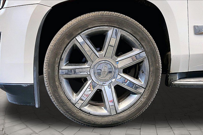 Used 2016 Cadillac Escalade Luxury AWD/4WD image 7