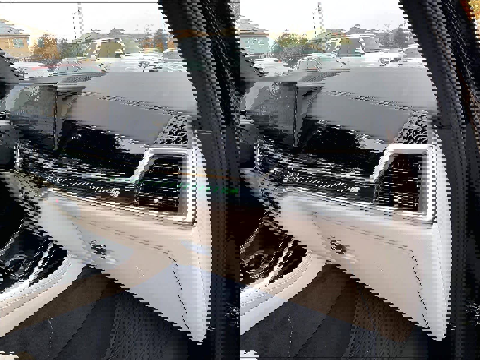 Used 2025 BMW X7 M60i image 17