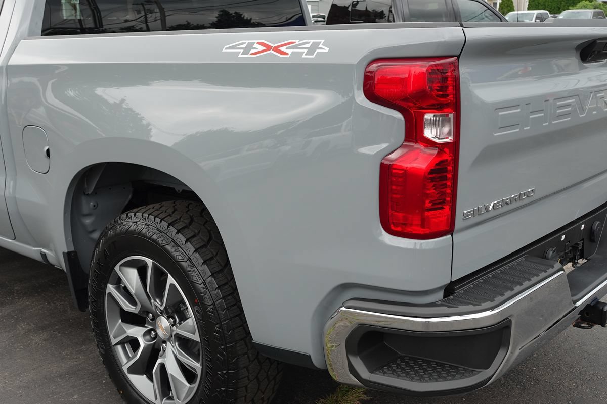 Used 2024 Chevrolet Silverado 1500 LT AWD/4WD image 9