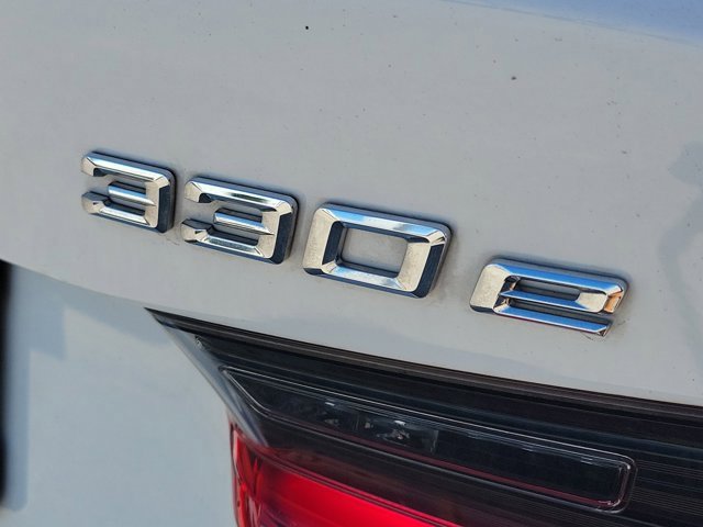 Used 2022 BMW 330e image 11