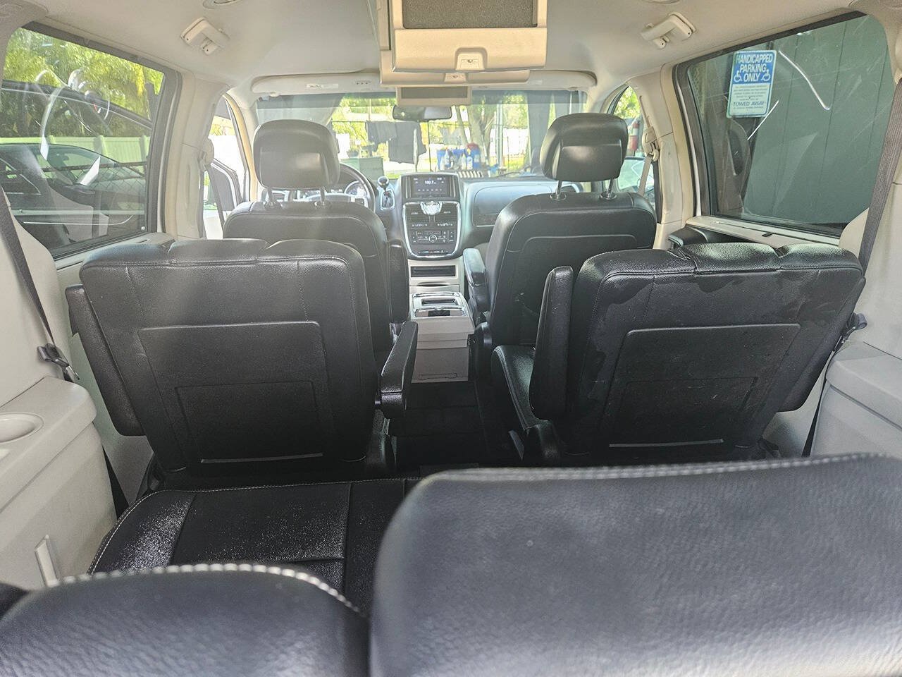 Used 2016 Chrysler Town & Country Touring FWD image 39