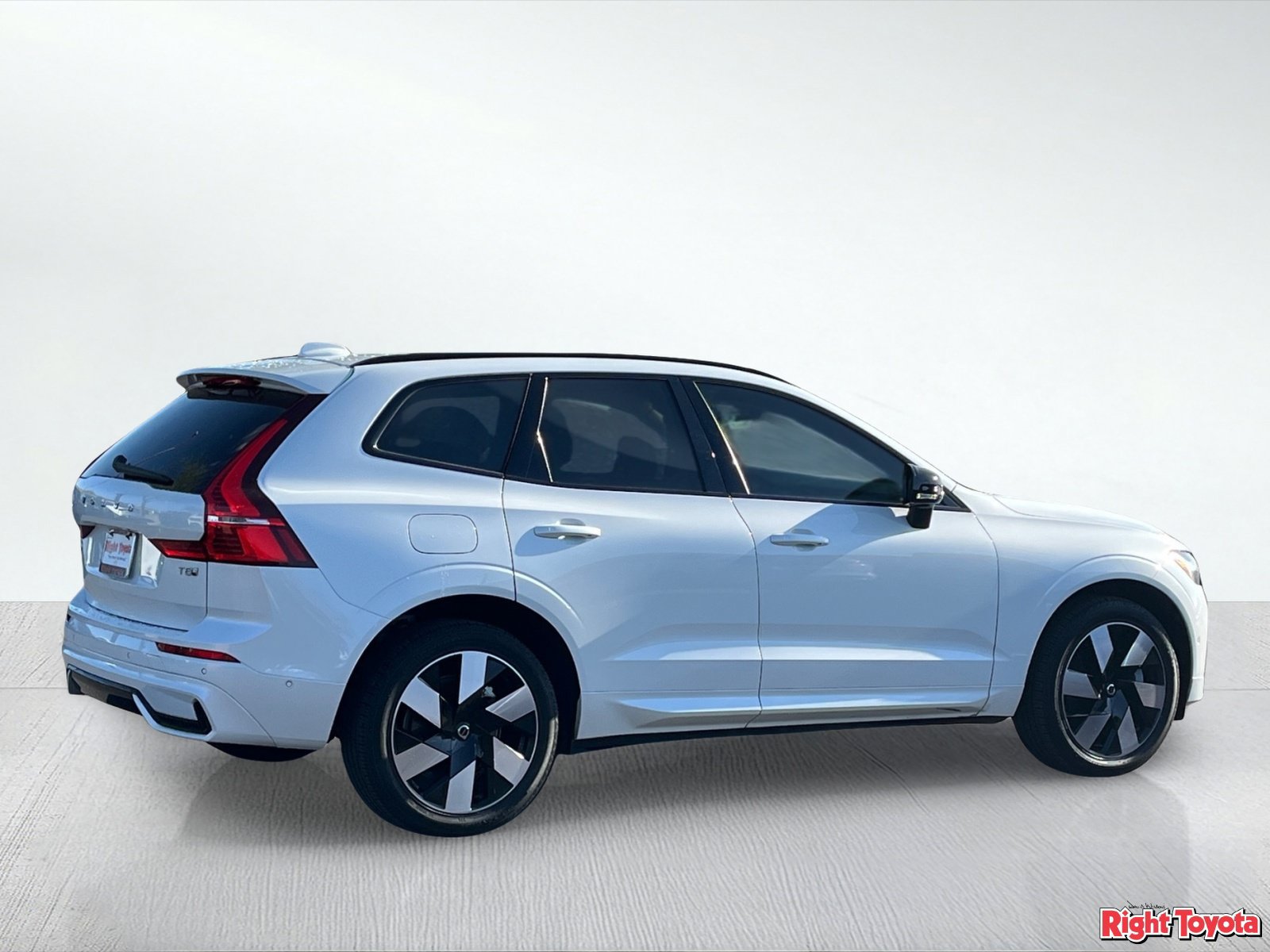 Used 2025 Volvo XC60 T8 Plus AWD/4WD image 5