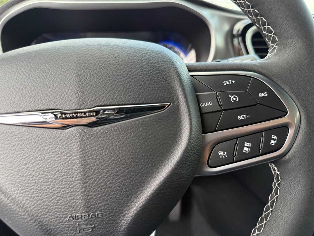 New 2026 Chrysler Pacifica Select image 26