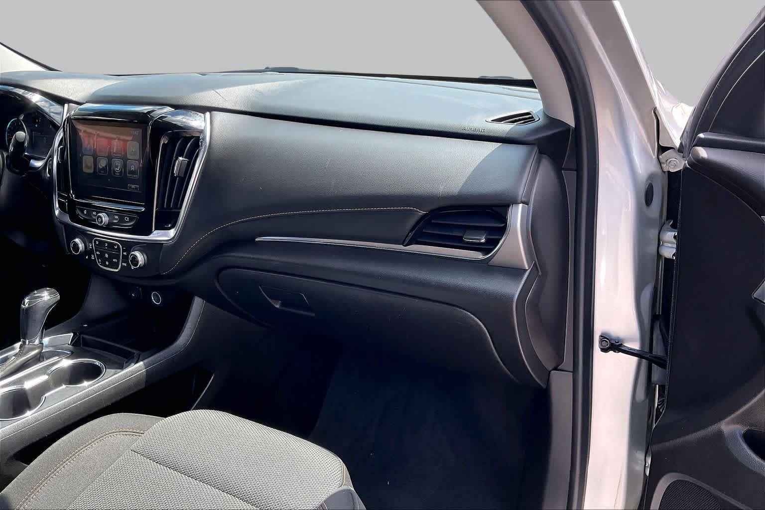 Used 2018 Chevrolet Traverse LT FWD image 14
