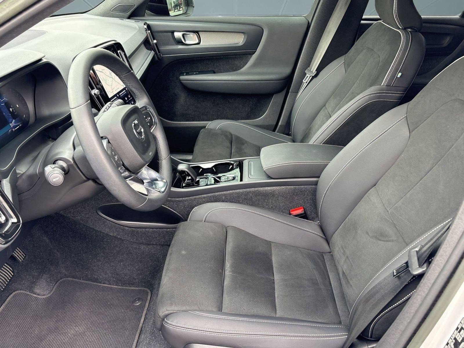 Certified 2023 Volvo XC40 B5 Plus w/ Climate Package image 5