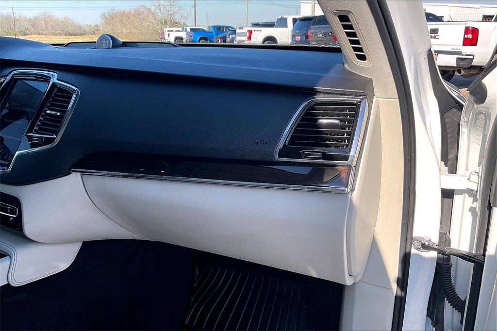 Used 2017 Volvo XC90 T6 Momentum w/ Vision Package image 23