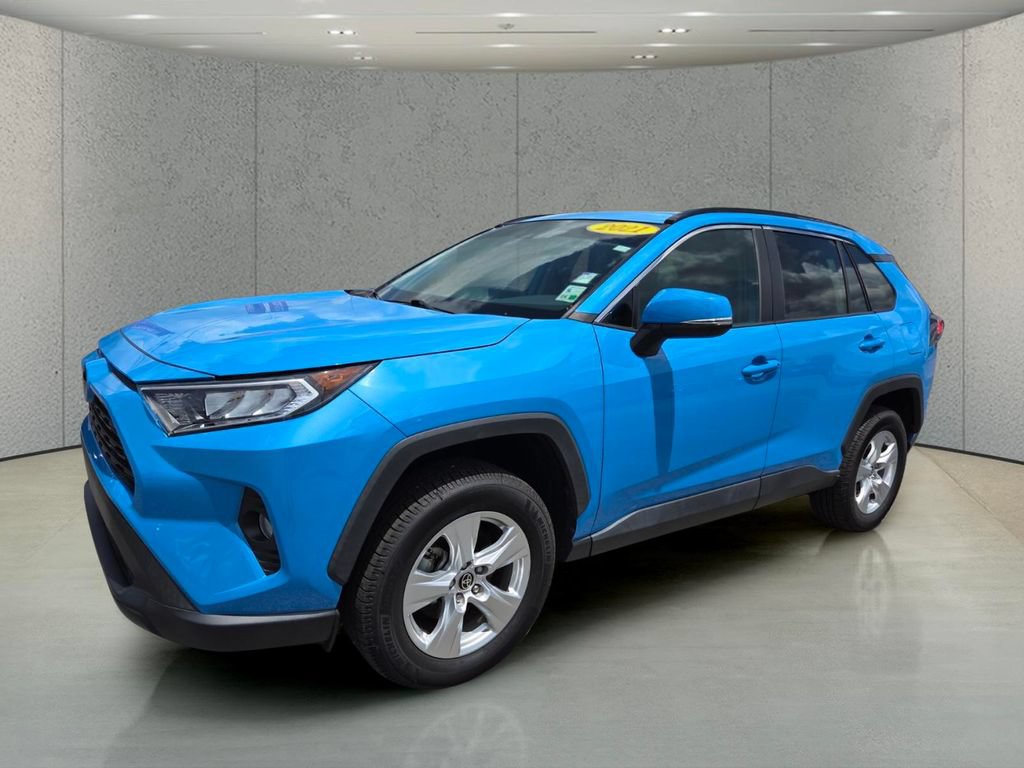 Used 2021 Toyota RAV4 XLE w/ Convenience Package FWD video 1