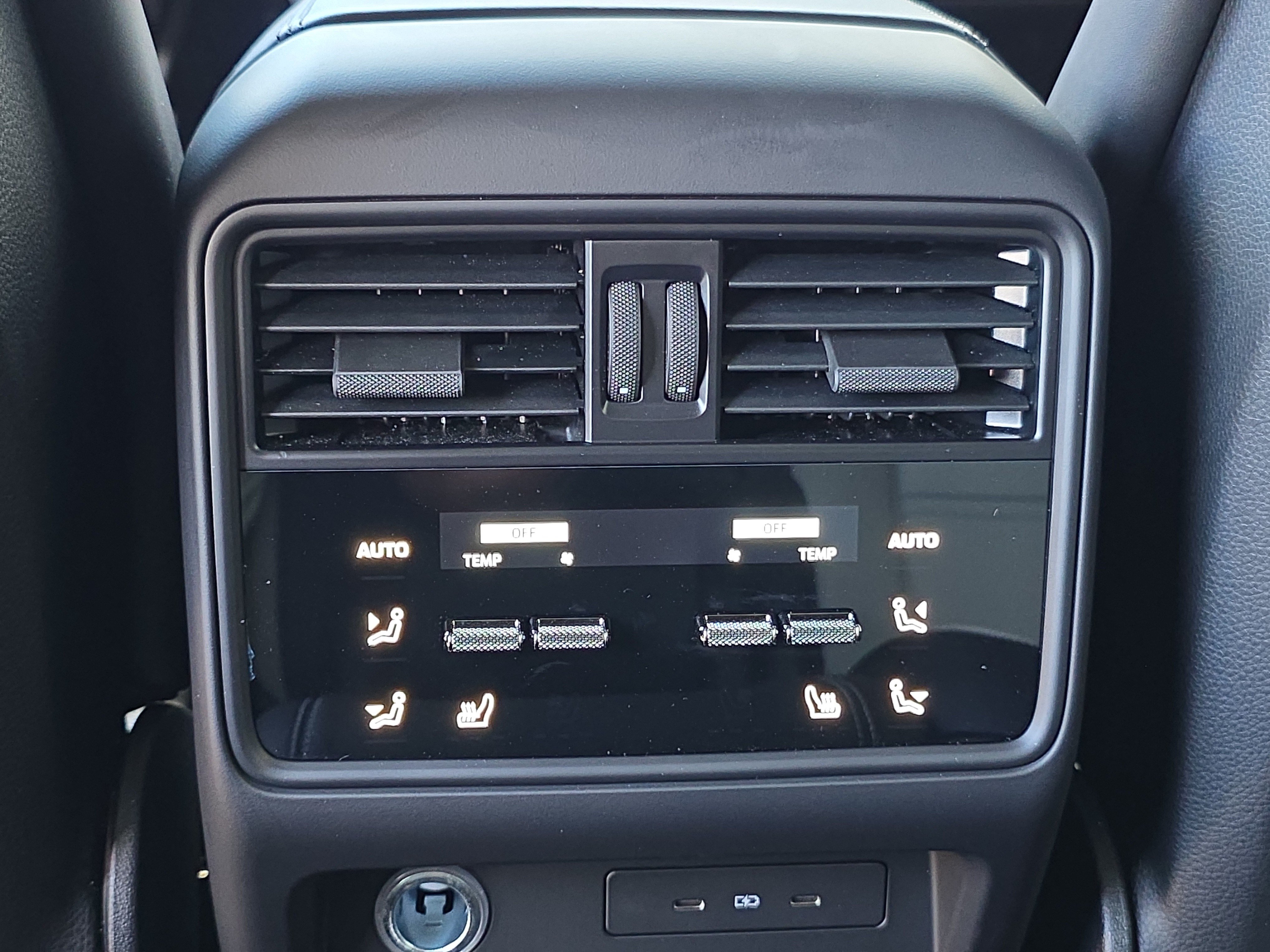 Used 2025 Porsche Cayenne GTS AWD/4WD image 13