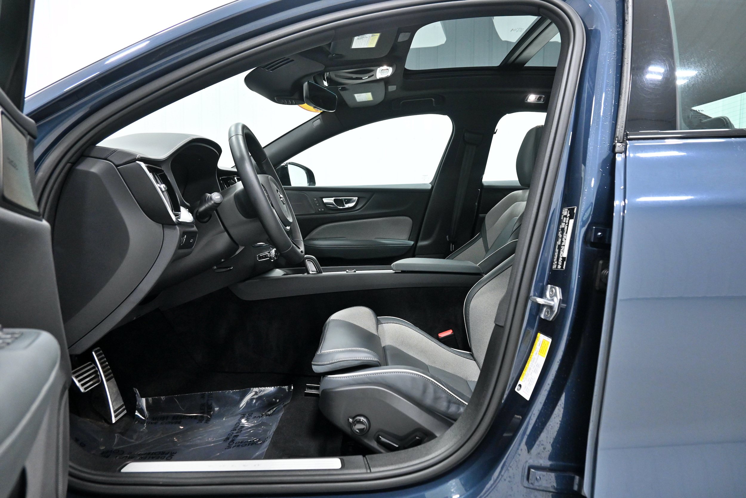 Used 2022 Volvo S60 B5 R-Design AWD/4WD image 5