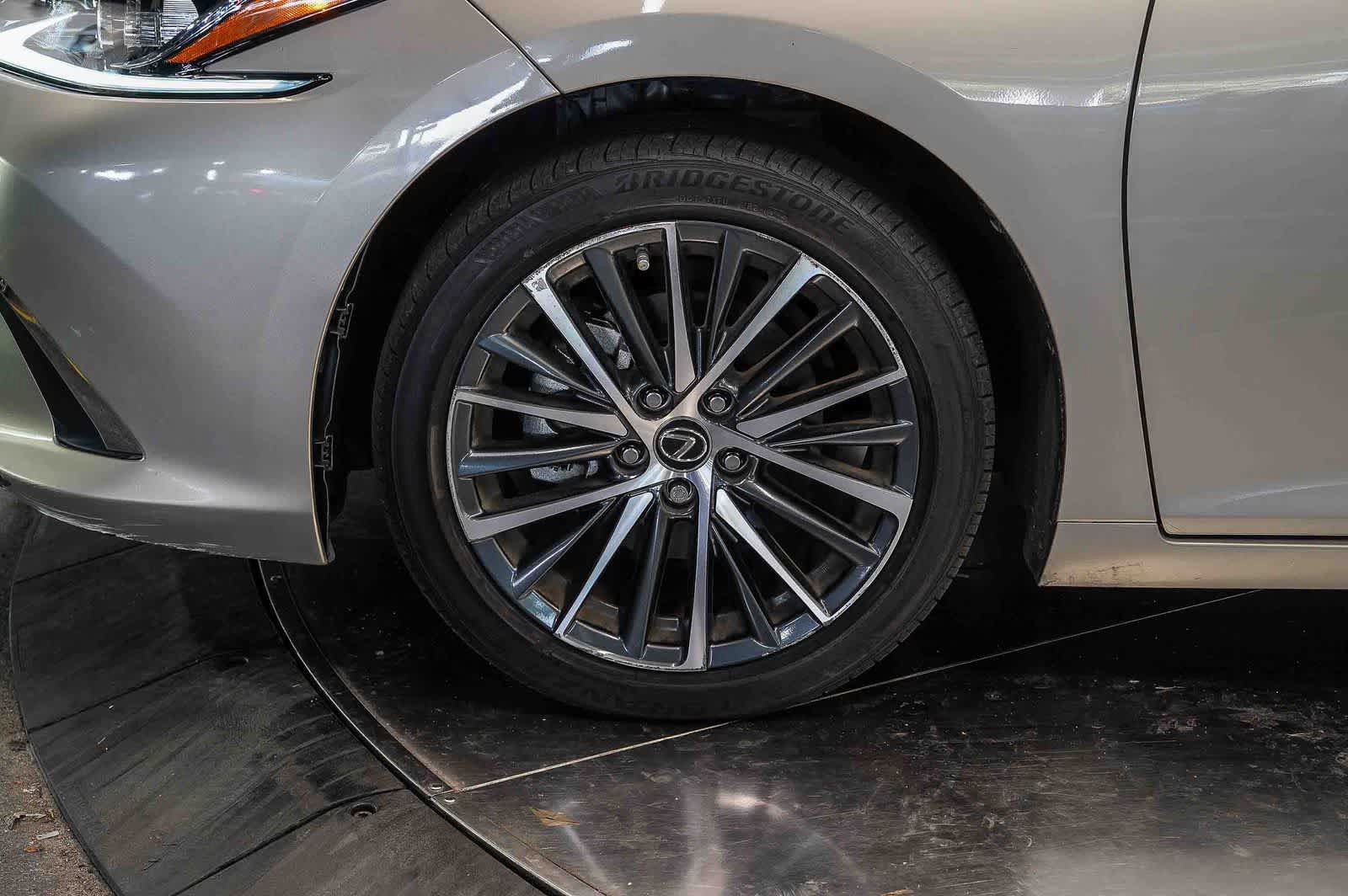 Used 2024 Lexus ES 350 w/ Premium Package FWD image 9