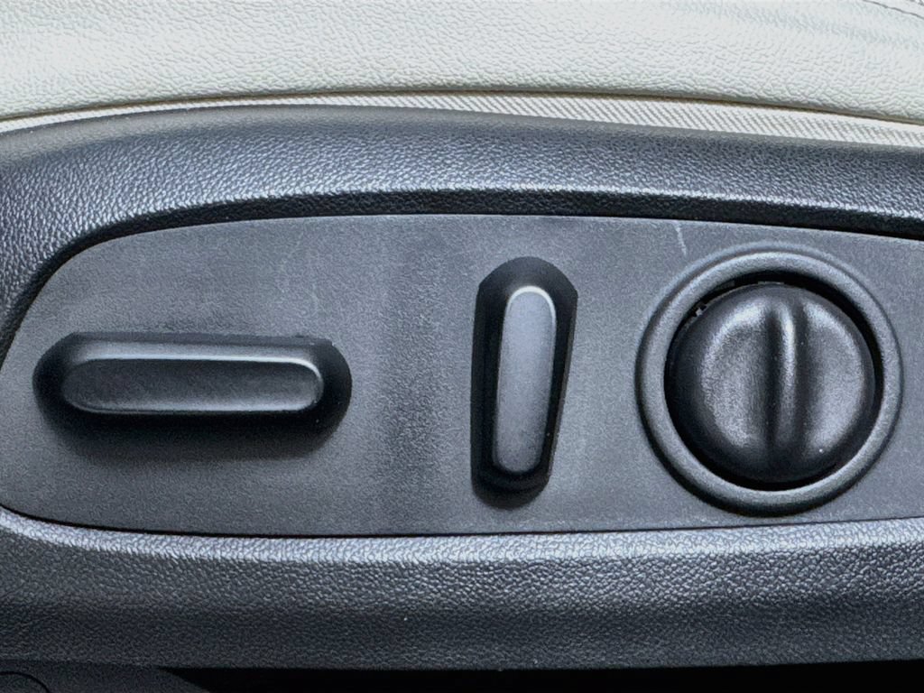 Used 2021 Buick Encore GX Select AWD/4WD image 17