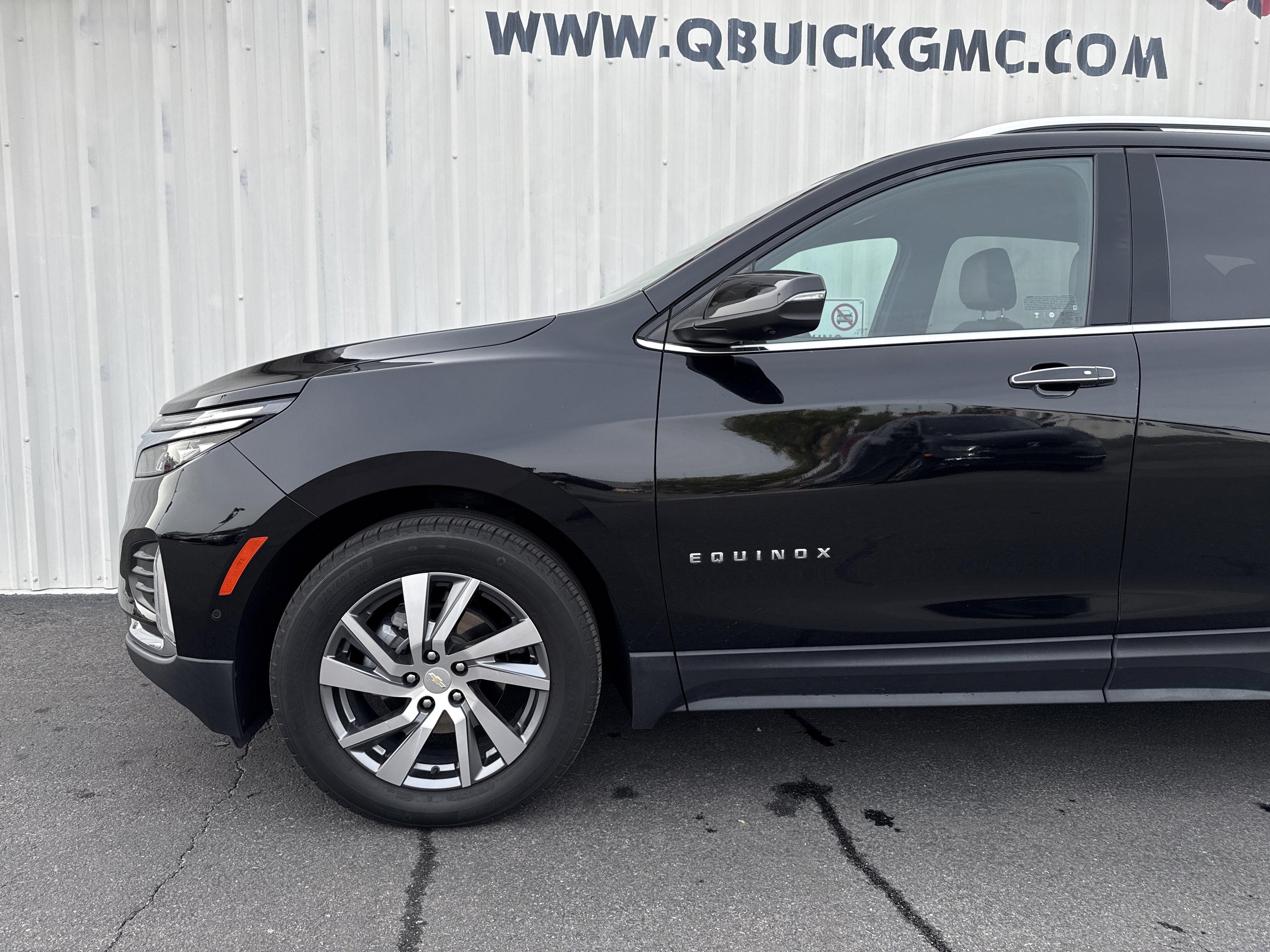 Used 2023 Chevrolet Equinox Premier image 3