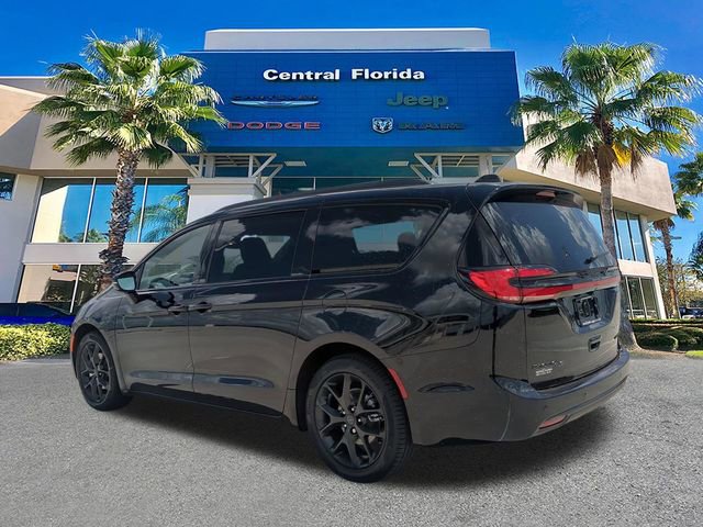 New 2027 Chrysler Pacifica Limited FWD image 7