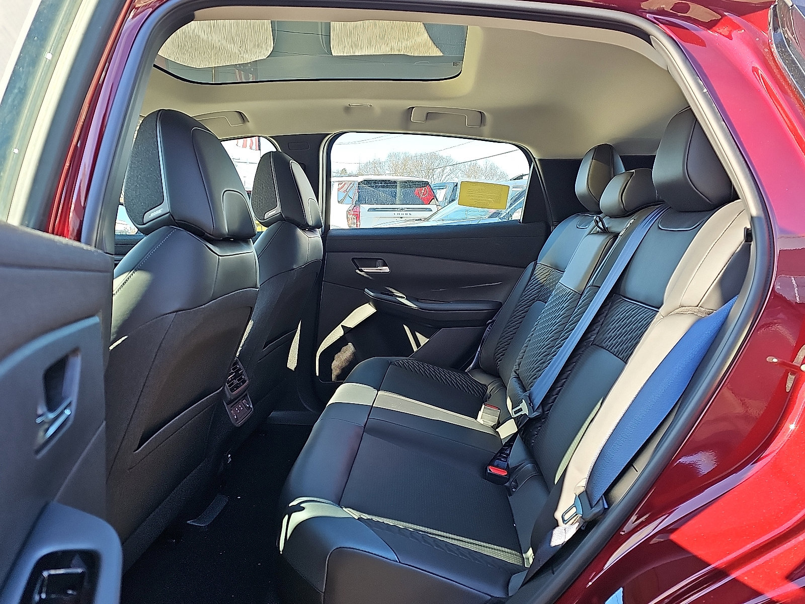 New 2026 Nissan Leaf Platinum+ w/ Floor Mat Package (Platinum+) image 6